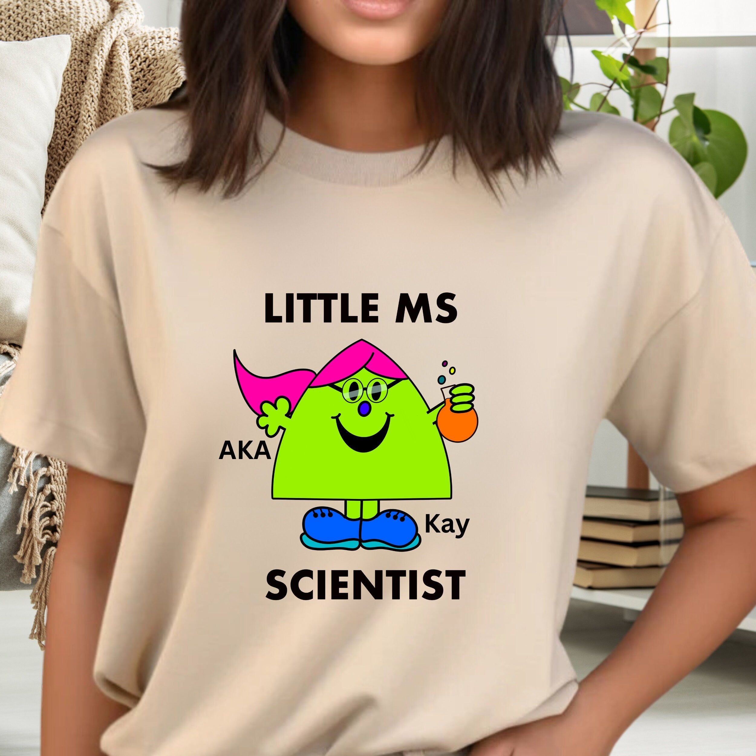 Personalised Ms Scientist T-shirt. Relaxed fit Women in Science Top